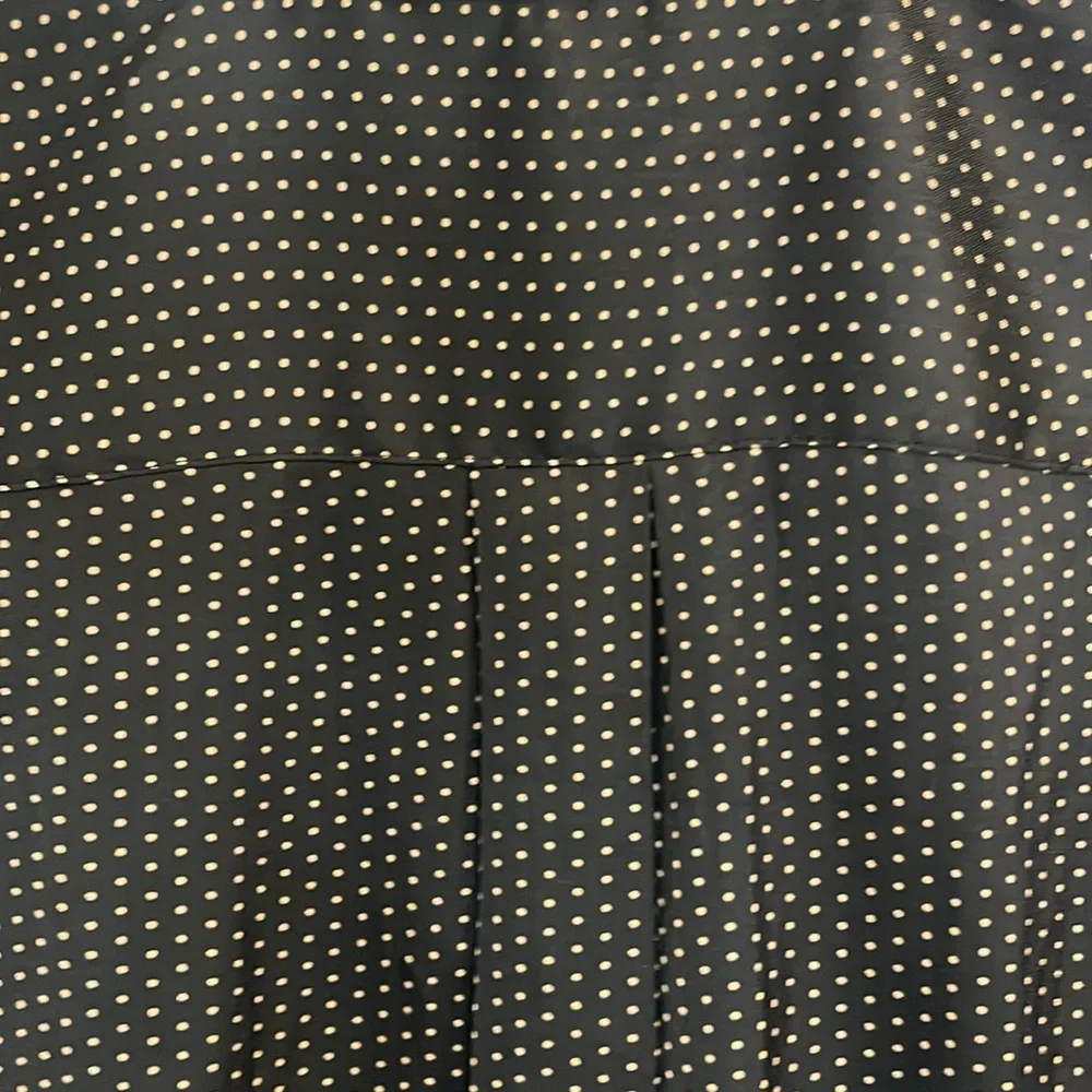 Banana Republic Top in Black and Tan Polka Dots size Petite Medium - Picture 4 of 6